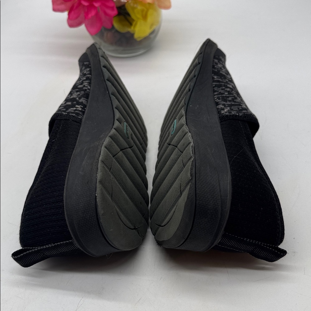 Bzees Black and Gray Slip-On Sneakers Size 10 SNK9382E - Picture 4 of 7